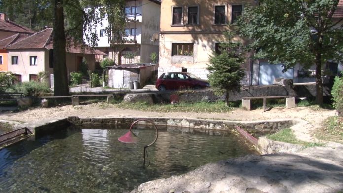 16-08-PLAVA VODA.mp4_000000860