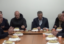 Gradonačelnik Fuad Kasumović iftario sa zeničkim vatrogascima