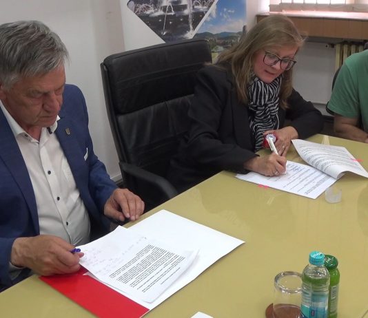 U Gradskoj upravi Zenica potpisani ugovori o dodjeli grant sredstava zeničkim pčelarima